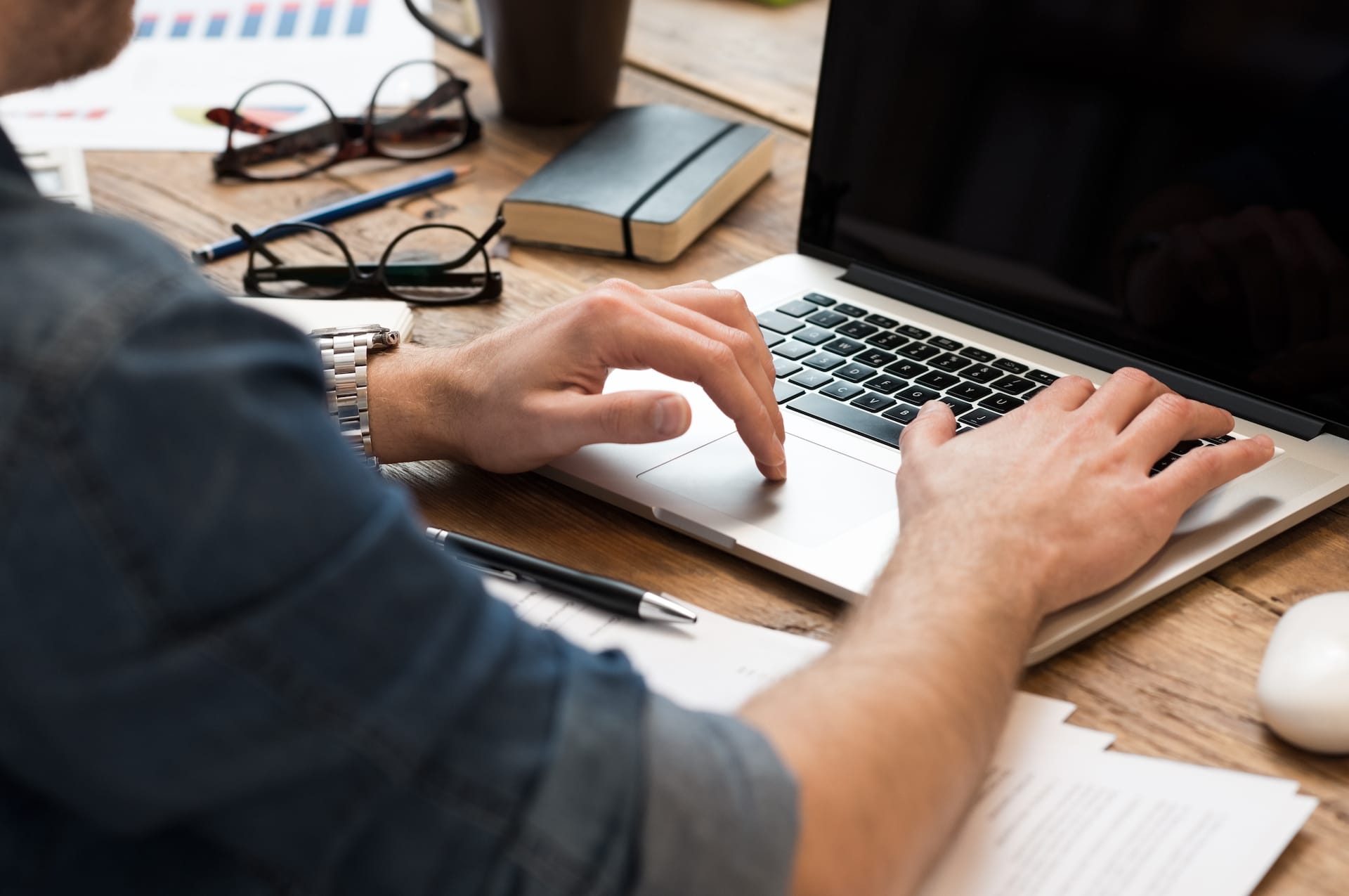 Desk Organisation 101: How to Organise Your Desk - MMT Furniture Designs